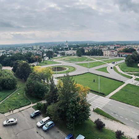 Mieszkanie W Centrum Miasta Ostrowiec Świętokrzyski Eksteriør billede